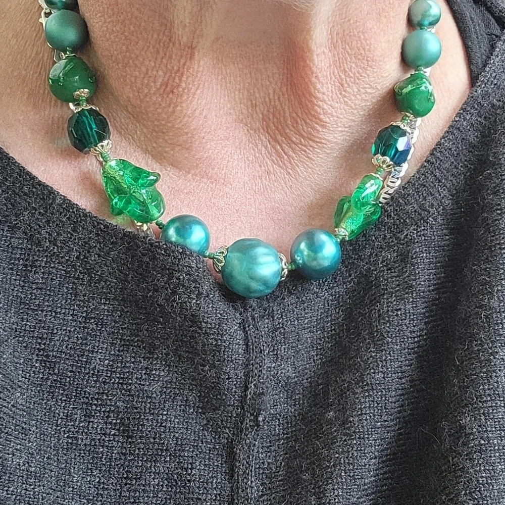 Vintage‎ Japan Beaded Necklace Women  Emerald Green Art Glass Composition MCM